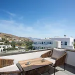 Lambis Studios & Apartments