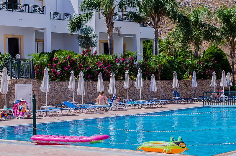 Aparthotel Lambis & 3*